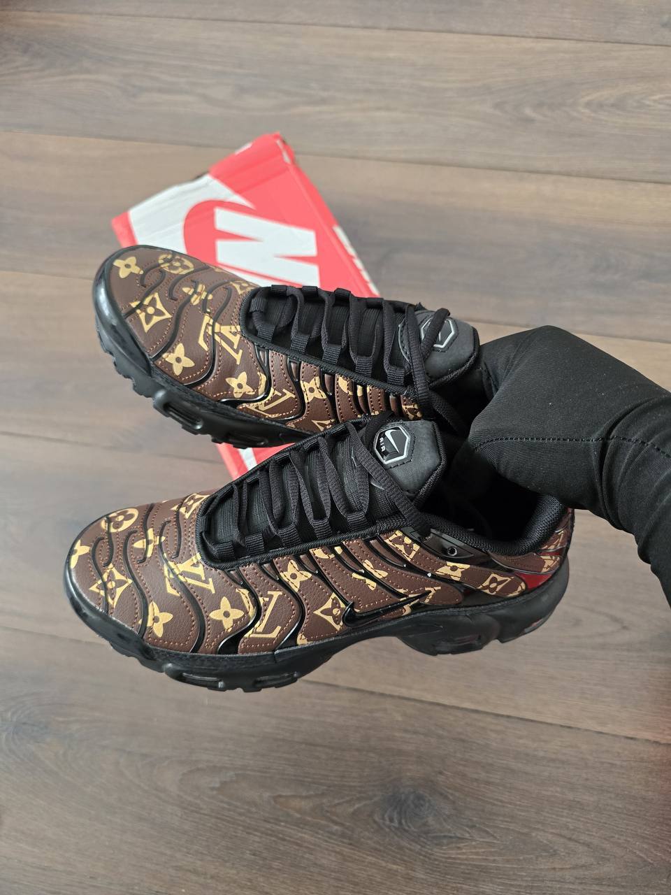 ZAPATILLAS NIKE AIR TUNNED LV
